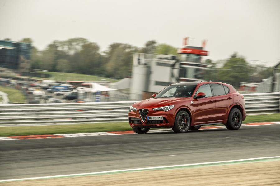  Alfa Romeo Stelvio Quadrifoglio (949) 2018 года  (UK) (фото 58 из 59)